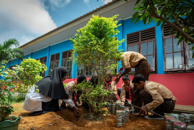 Upaya Sekolah Ramah Lingkungan dalam Mengurangi Jejak Karbon