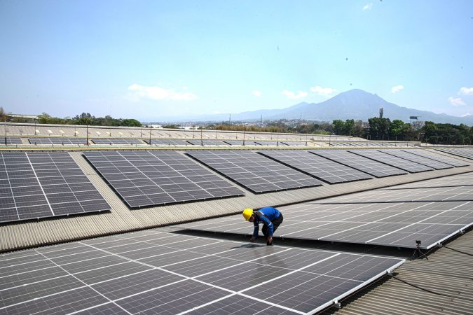 Mendinginkan Biaya, Memanaskan Profit: Revolusi Cold Chain Berbasis Energi Surya untuk Industri F&B